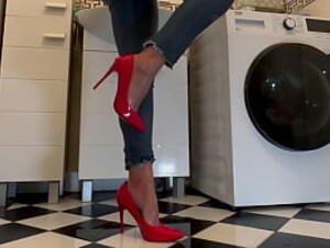 Desperate Wetting my Jeans and in my sexy Red HighHeels and play with