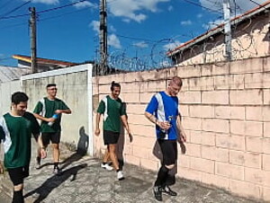 esposa safada chupa o time de futebol depois do jogo