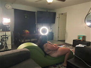 Michelle Cakes roll playing another Fan&#039_s fantasy while webcamming