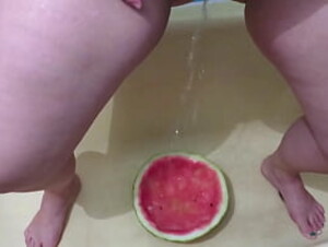 Piss and wash with urine. Busty milf loves dirty fetish. Amateur compilation in the bathtub. PAWG.