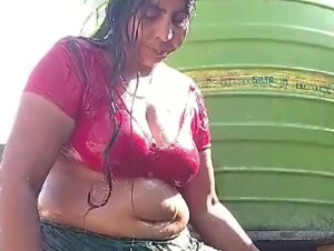 Desi Village House Wife Bathing Video Full Open