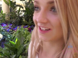 Virtual Vacation In Las Vegas With Sweet Teen Carmen Callaway 1/2