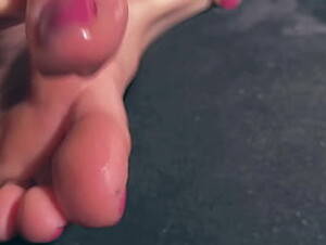 Goddess Maiah&#039_s Foot Tease